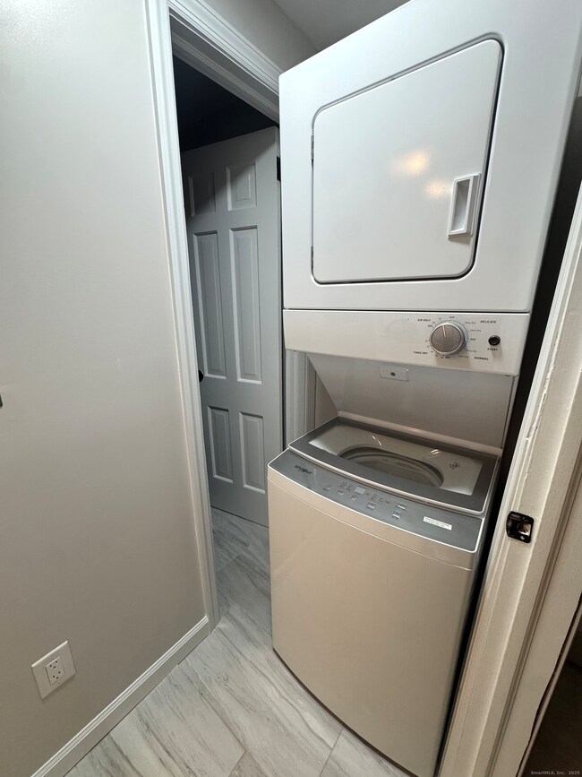 24 Woodbury Ave unit 1A, Norwalk, CT 06850 - photo 6