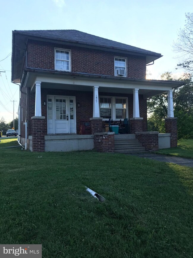 135 Neiffer Rd, Royersford, PA 19468 - photo 2