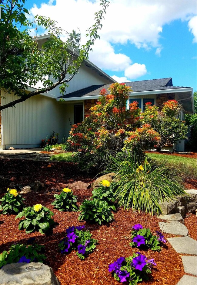 722 Sandra Ln, Central Point, OR 97502 - photo 2