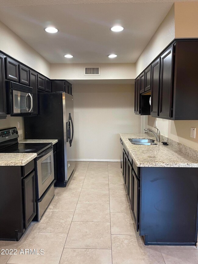 5604 S Clambake Bay Ct unit C, Tempe, AZ 85283 - photo 6