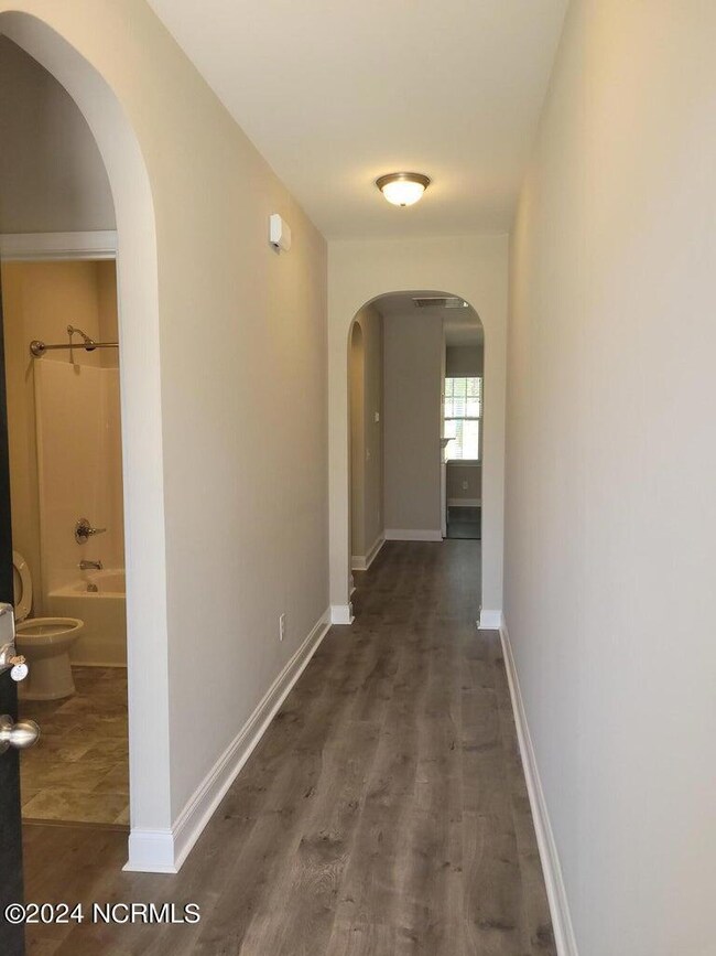 702 Foggy Crossing Ct, Aberdeen, NC 28315 - photo 2