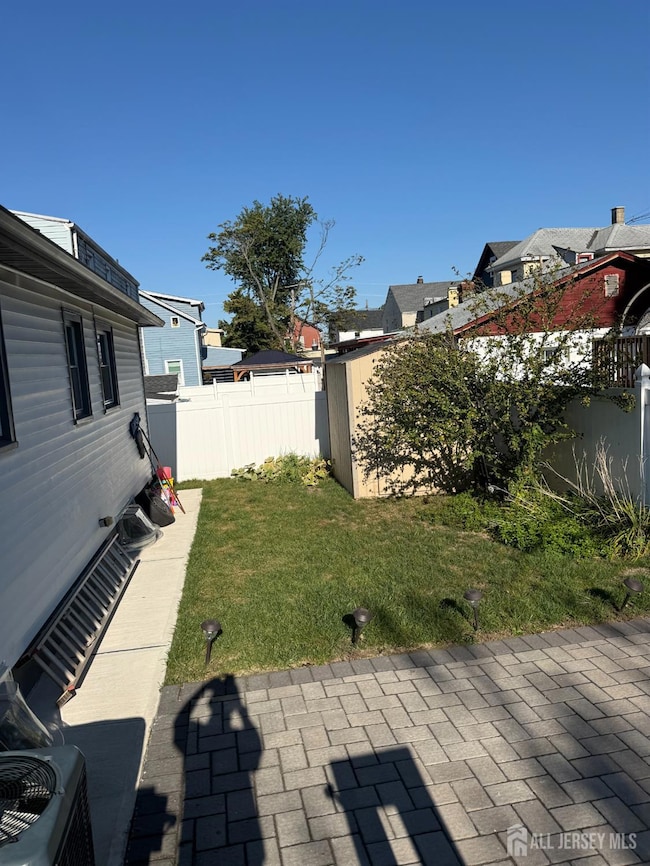 37 Hazelhurst St, New Brunswick, NJ 08901 - photo 2