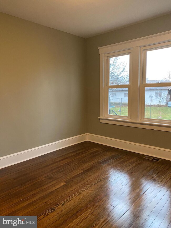 302 Mount Vernon St, Vineland, NJ 08360 - photo 5