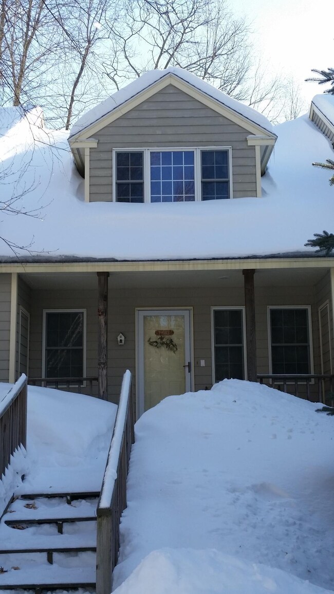 9043 Front Entrance