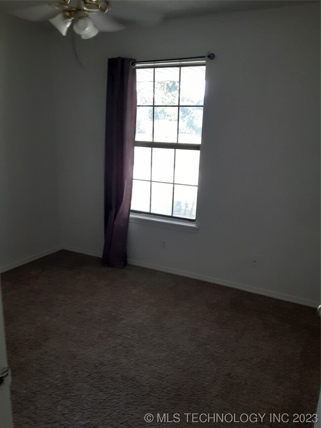 1102 N Willow Dr, Claremore, OK 74017 - photo 7