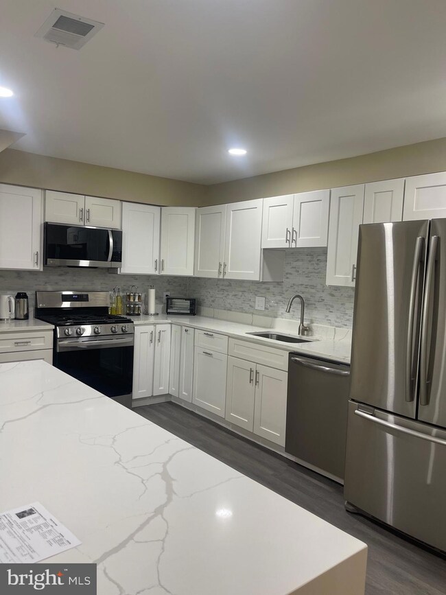 12600 Kempston Ln, Woodbridge, VA 22192 - photo 2