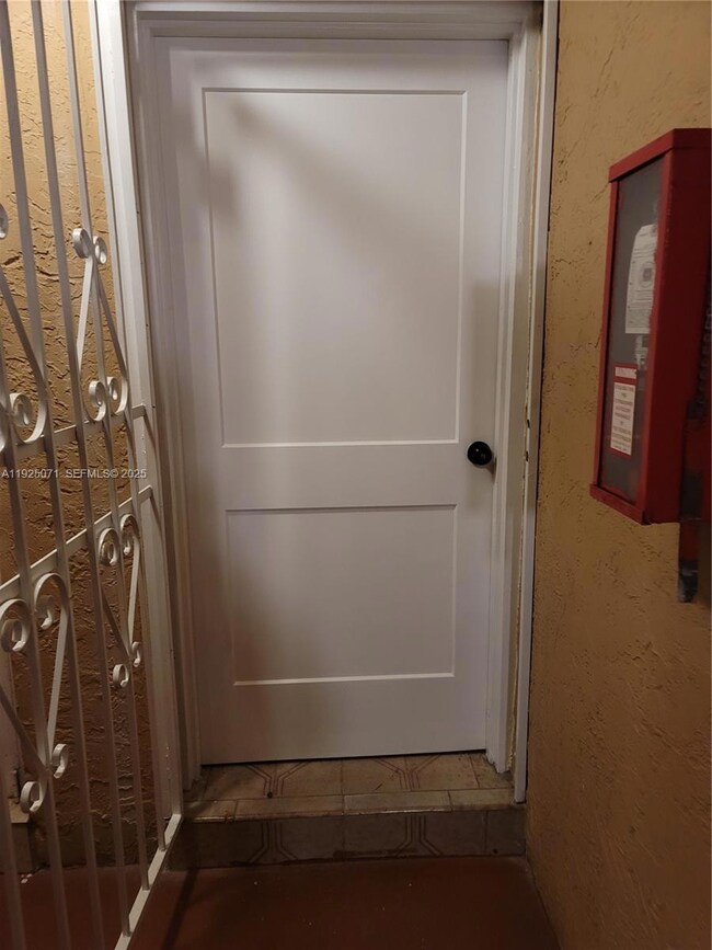 200 NW 107th Ave unit 104, Miami, FL 33172 - photo 4