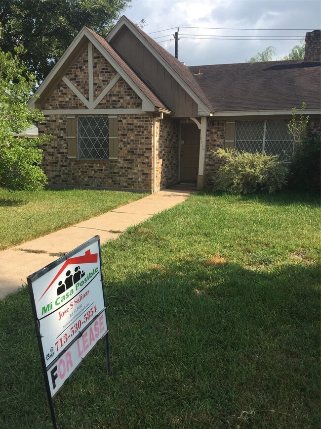 8322 Lettie St, Houston, TX 77075 - photo 2