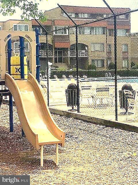 452 Girard St unit T2, Gaithersburg, MD 20877 - photo 3