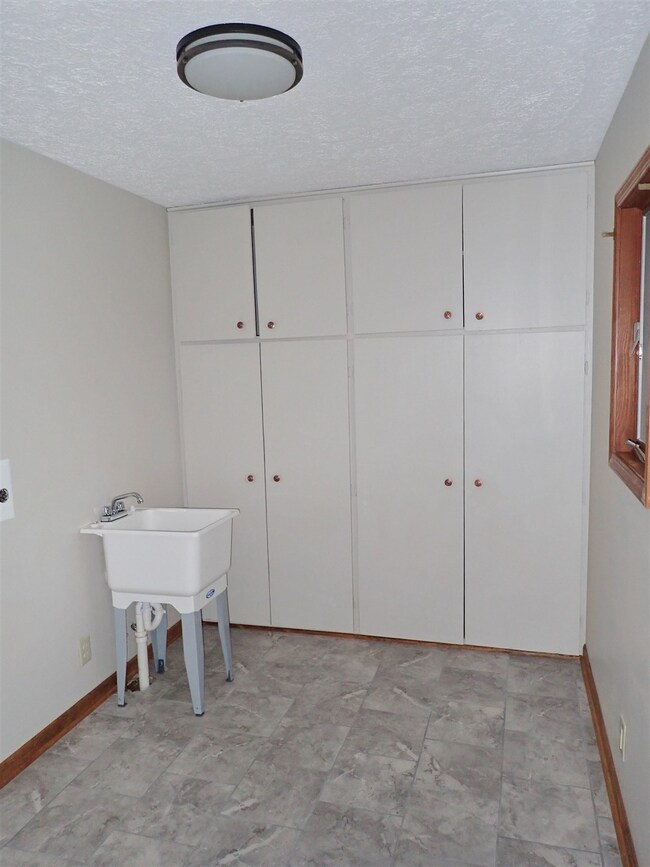 1121 E 33rd St, Marion, IN 46953 - photo 4