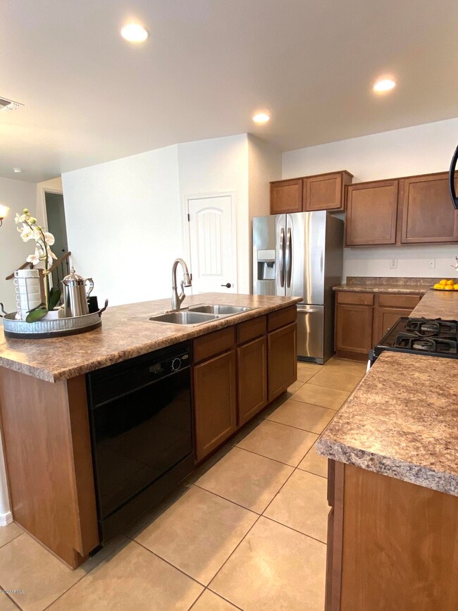 Kitchen Island With Bar Seating