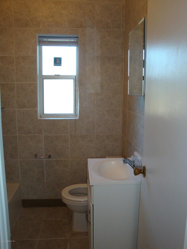 1638 Hazelhurst Dr, Jacksonville, FL 32216 - photo 6