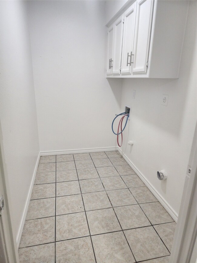 3900 Camelot St unit D, Denton, TX 76209 - photo 4