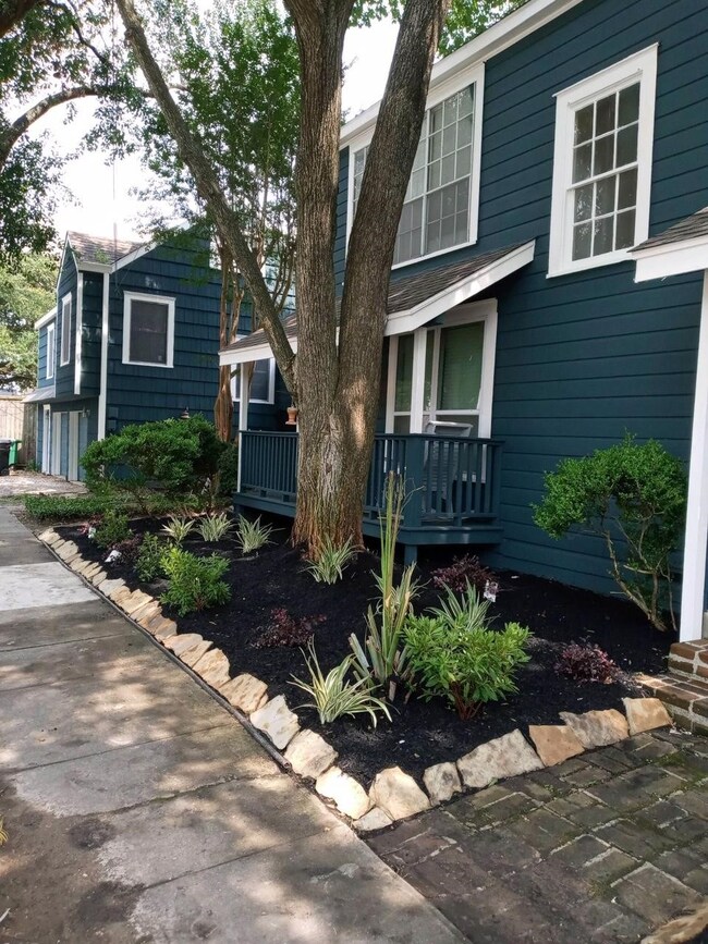 1917 Fairview Ave, Houston, TX 77019 - photo 2