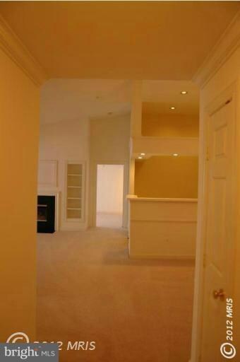 9220 Cardinal Forest Ln unit J, Lorton, VA 22079 - photo 6