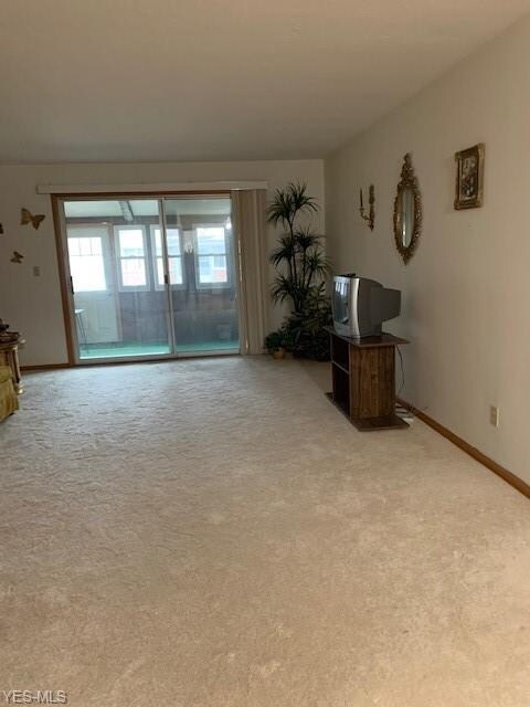 25420 Country Club Blvd unit 11, North Olmsted, OH 44070 - photo 3