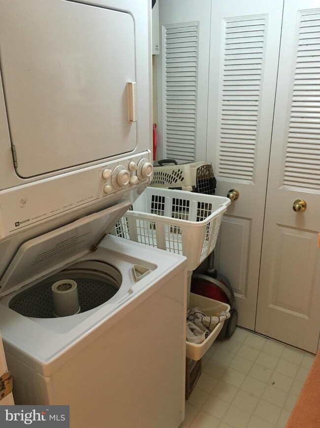 11409 Commonwealth Dr unit 103, Rockville, MD 20852 - photo 6