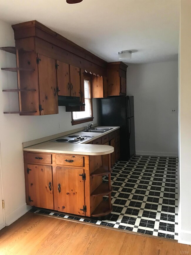 152 Grove Ave, Madison Heights, VA 24572 - photo 5