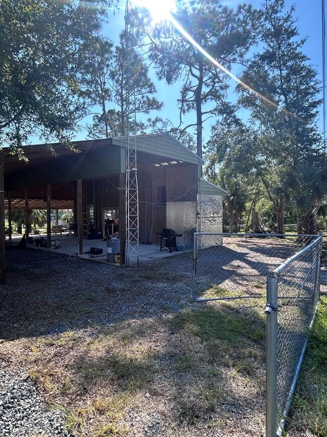 503 Cedar St, Steinhatchee, FL 32359 - photo 5