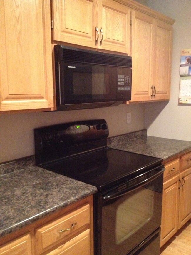 2555 11th Ave S, Grand Forks, ND 58201 - photo 7