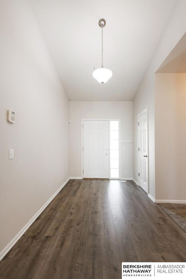 2101 Ridgeview Dr, Papillion, NE 68046 - photo 4