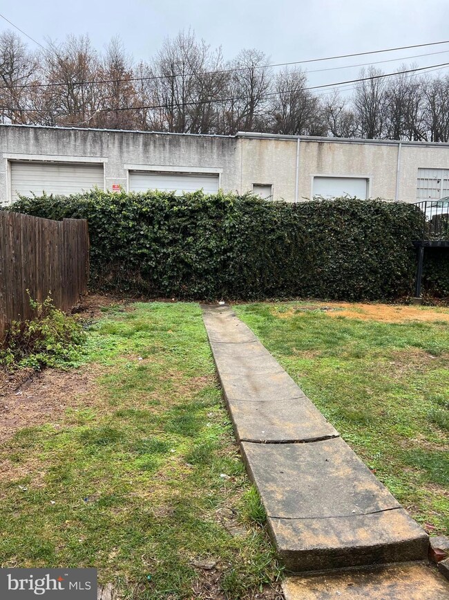 569 E Main St, Norristown, PA 19401 - photo 7