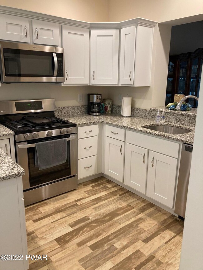 502 Braeburn Path, Matamoras, PA 18336 - photo 3