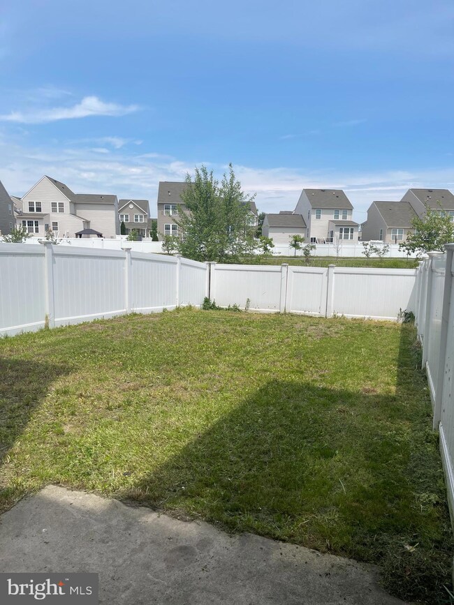 8457 Stansbury Lake Dr, Baltimore, MD 21222 - photo 4