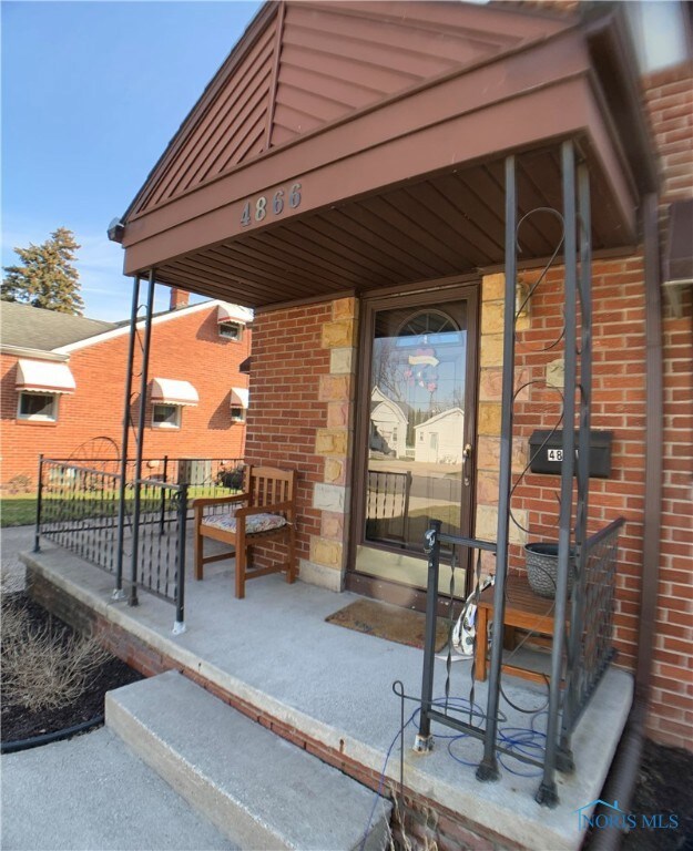 4866 293rd St, Toledo, OH 43611 - photo 2