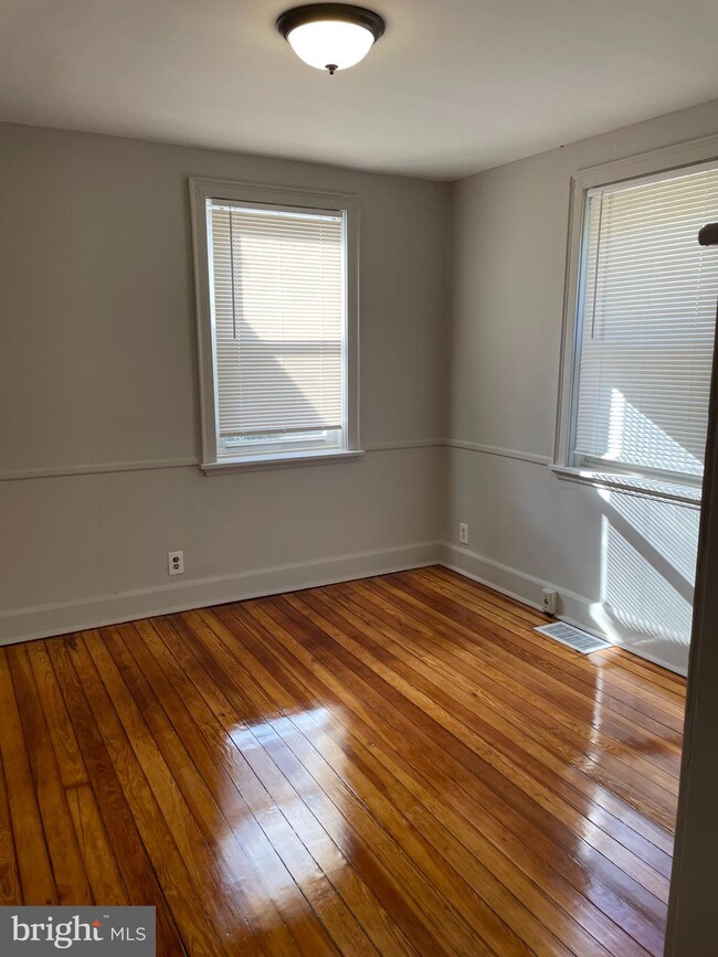 1506 N Chesapeake Rd, Camden, NJ 08104 - photo 2
