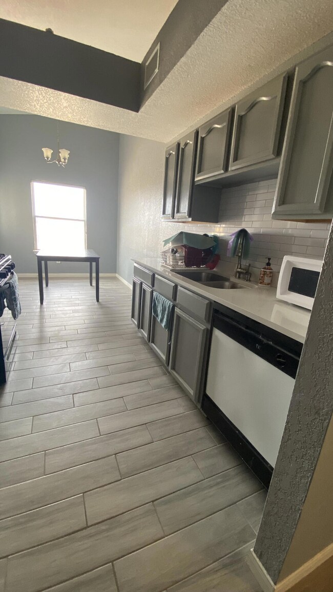 617 Orchid Dr, Horizon City, TX 79928 - photo 7