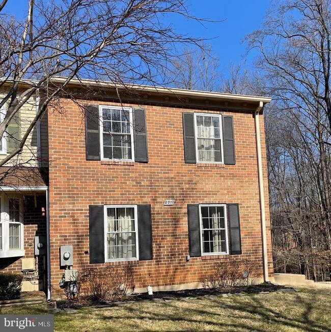 8917 Shamrock Ct, Springfield, VA 22152 - photo 2