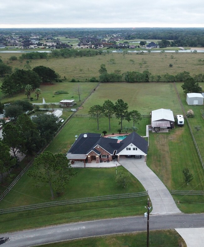 323 Bayou End Cir, Alvin, TX 77511 - photo 4