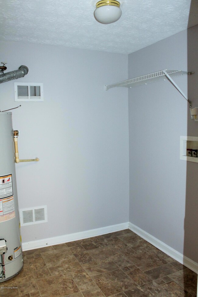 8545 Grand Neptune Dr unit 2102, Louisville, KY 40228 - photo 7