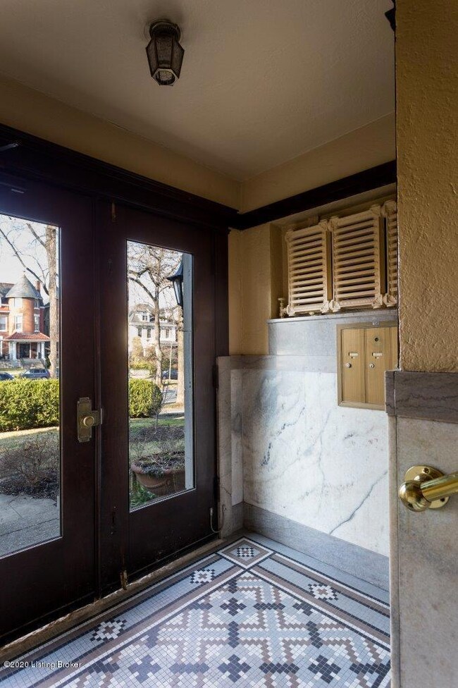 2110 Cherokee Pkwy unit B, Louisville, KY 40204 - photo 4