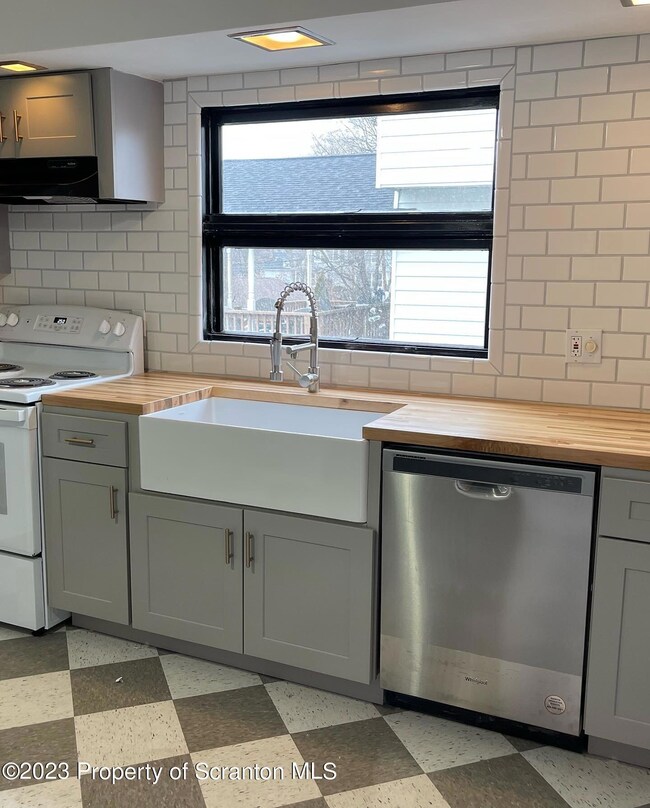 C9A2F20A-6BF1-4736-A0A2-9A78EF3EDE1A