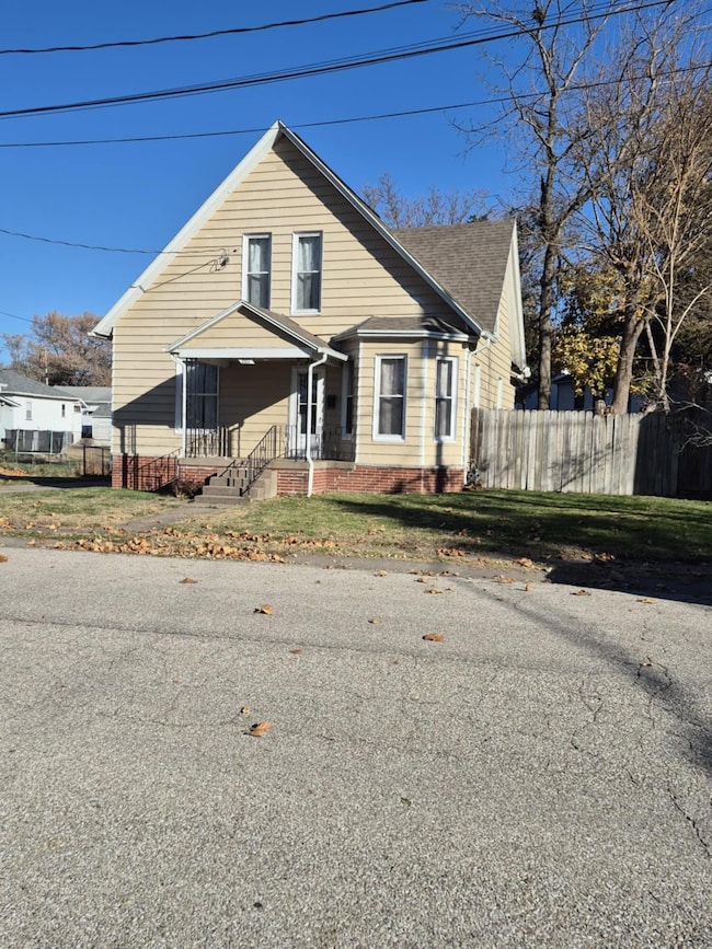 207 Parmalee St, Muscatine, IA 52761 - photo 2