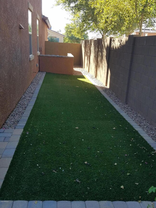 Back Side Yd with Air Cond Wall 11-14-20