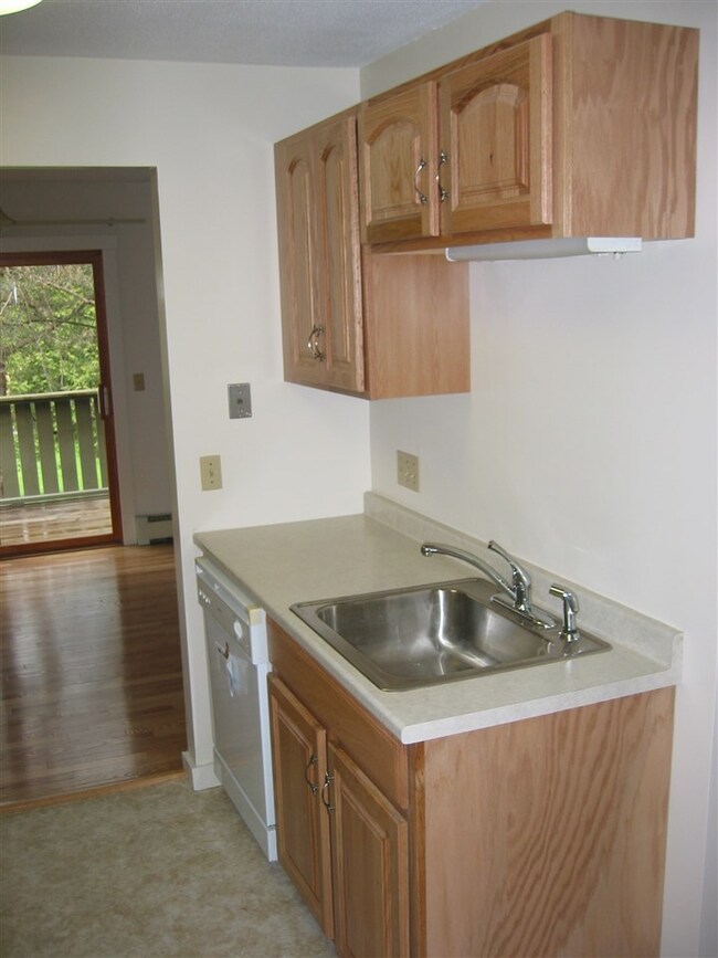 36 Floyd Ave unit 30, West Lebanon, NH 03784 - photo 6