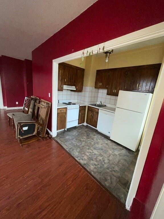 Kimball Towers unit 820, Springfield, MA 01103 - photo 6