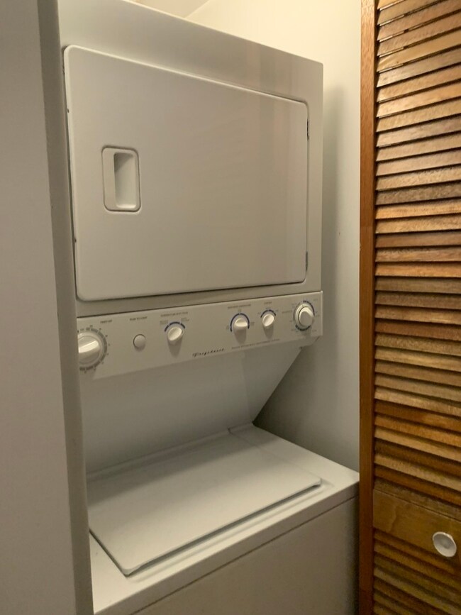 2737 W Arthur Ave unit G, Chicago, IL 60645 - photo 3