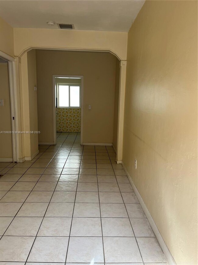 1035 SW 3rd St unit 2, Miami, FL 33130 - photo 4
