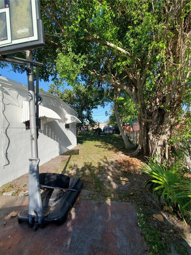 Rightside from the front