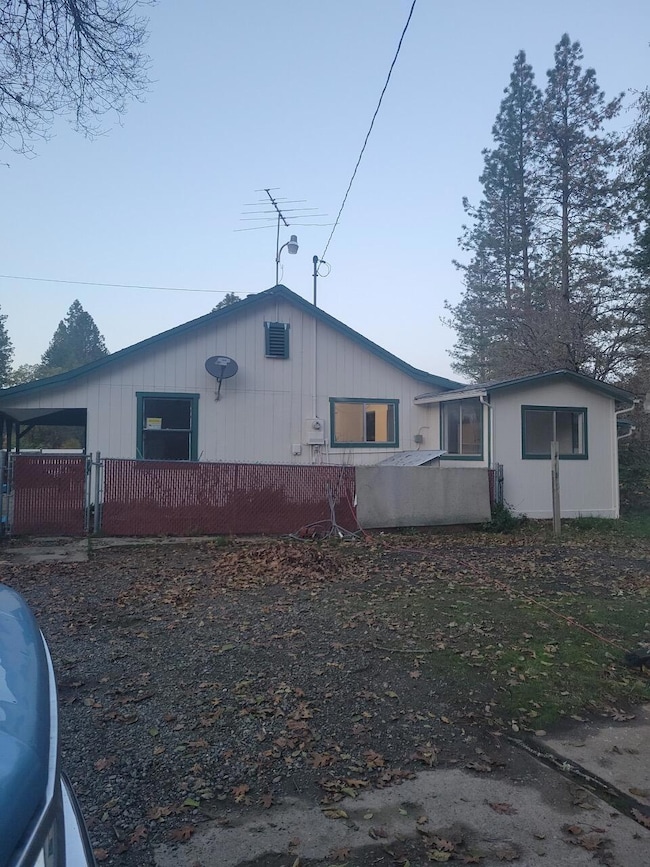 1411 Rockydale Rd, Cave Junction, OR 97523 - photo 2