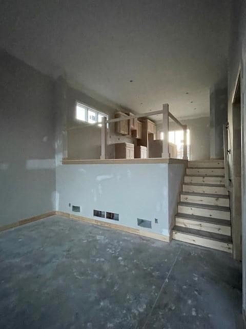 16195 Ryan Cir, Parkville, MO 64152 - photo 2