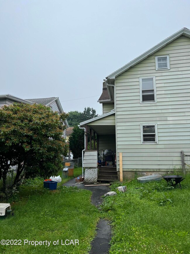 427 E WALNUT
