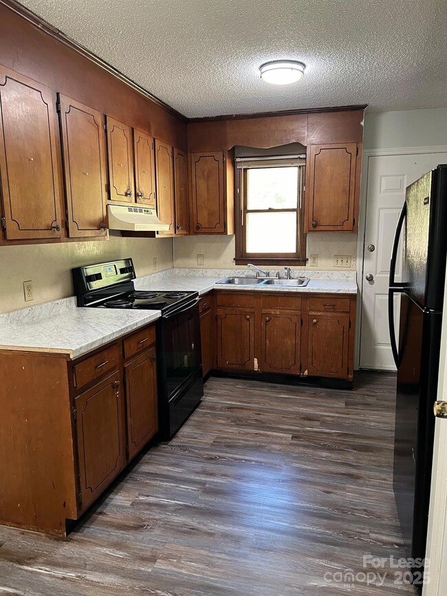 209 Adams St, Statesville, NC 28677 - photo 3