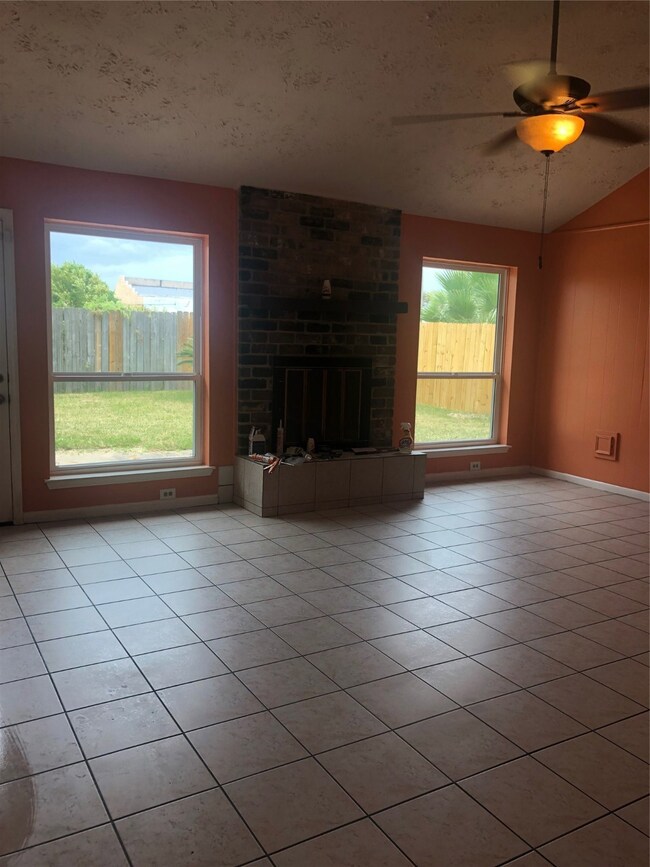 13702 Larwood Ln, Houston, TX 77038 - photo 3