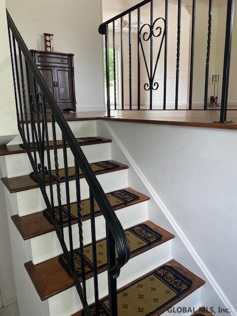 1 Glenview Dr, Schenectady, NY 12302 - photo 3