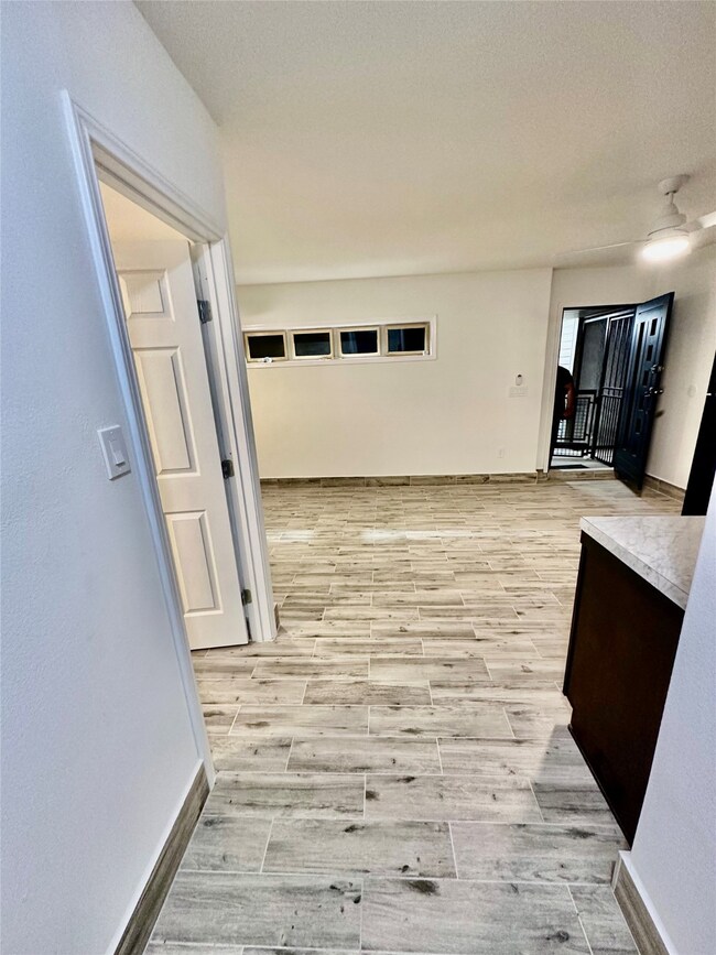 6107 Vinewood Dr, Houston, TX 77088 - photo 4